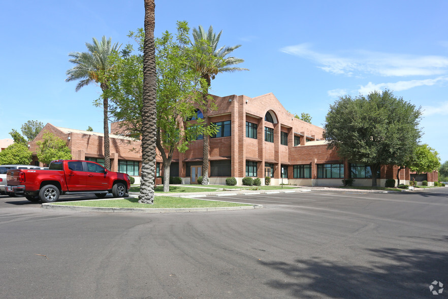 1600 W Chandler Blvd, Chandler, AZ for lease - Building Photo - Image 1 of 4