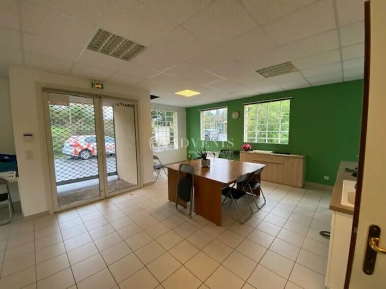 Office in Villennes-sur-Seine for lease - Building Photo - Image 3 of 12