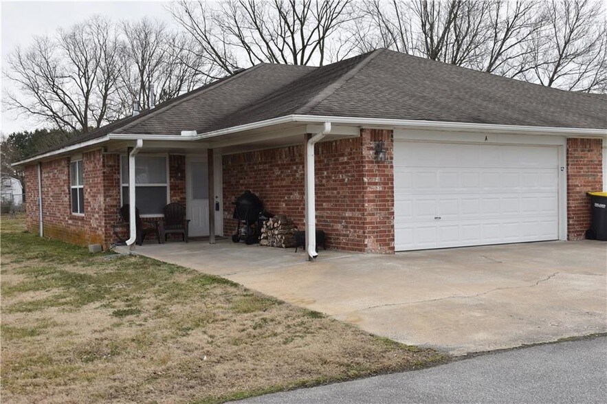 2566 N Center St, Fayetteville, AR for sale - Building Photo - Image 1 of 1