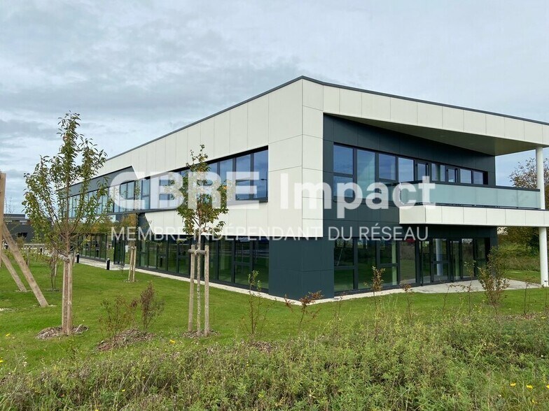 Office in Sainte-Savine for lease - Building Photo - Image 1 of 9
