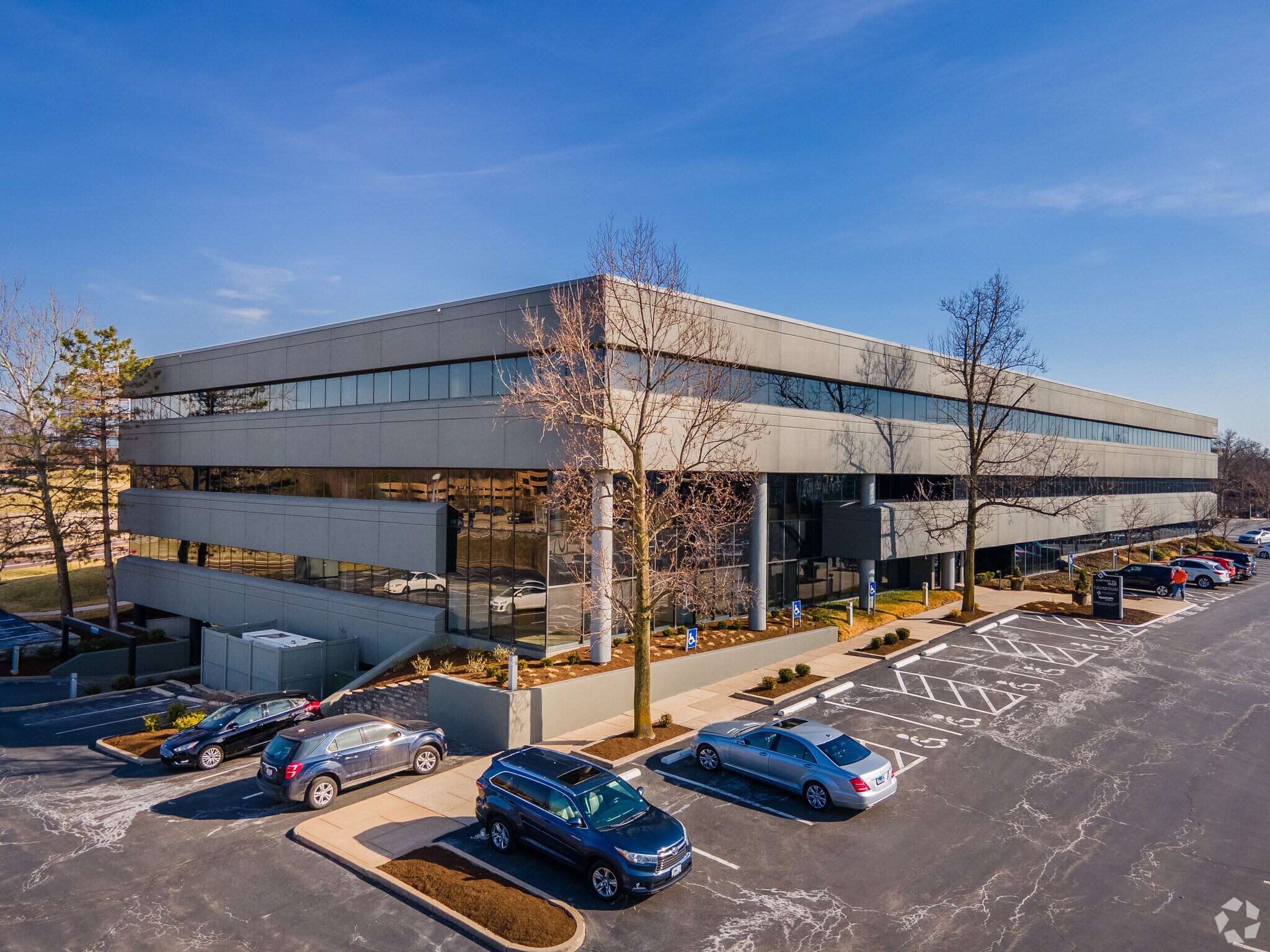 1610 Des Peres Rd, Des Peres, MO 63131 Corporate Hill