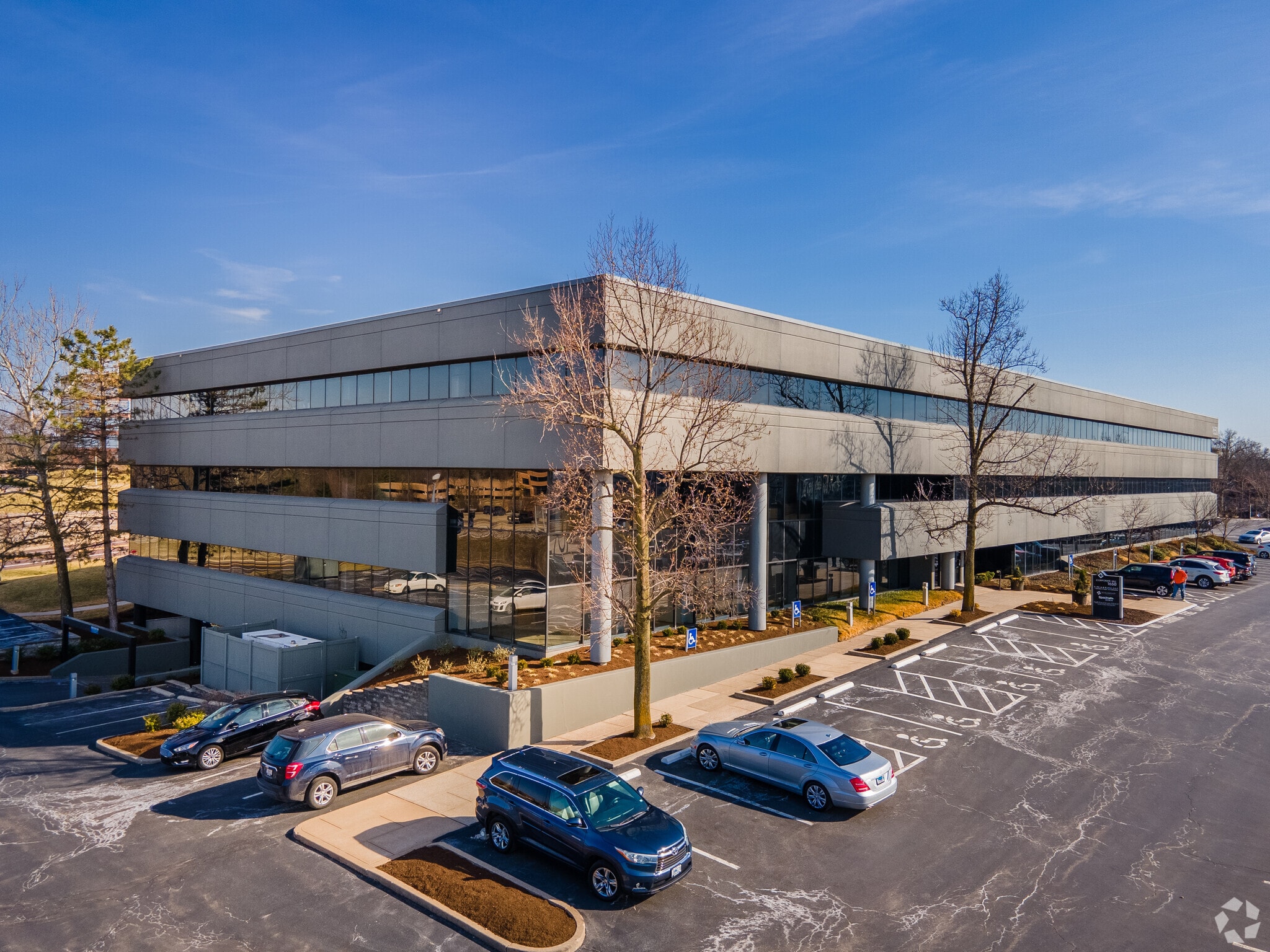 1650 Des Peres Rd, Des Peres, MO for sale Primary Photo- Image 1 of 7