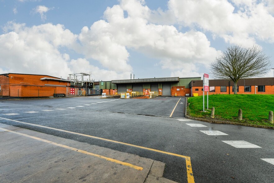 Giltway, Nottingham for sale - Building Photo - Image 2 of 9