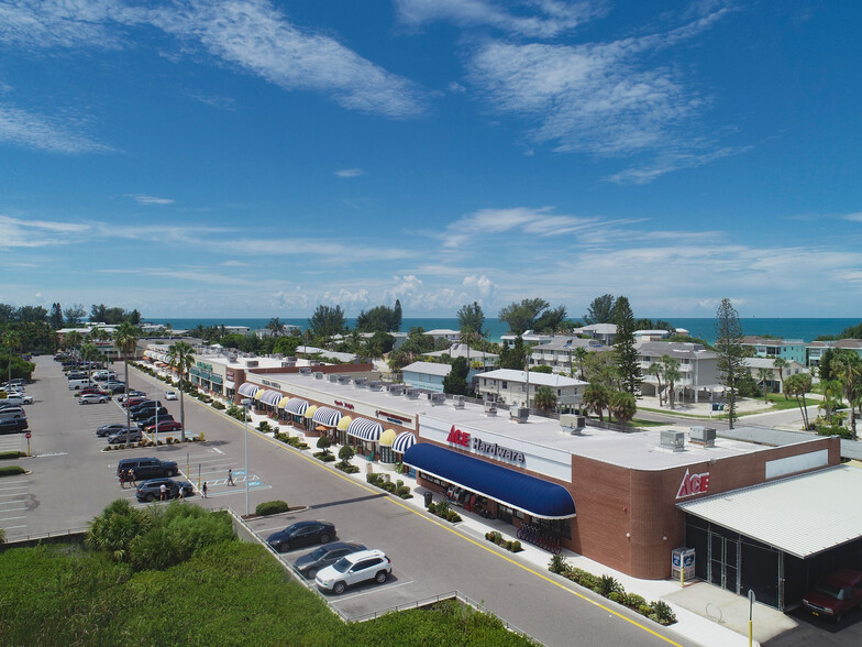 3200-3352 E Bay Dr, Holmes Beach, FL for lease - Building Photo - Image 3 of 5