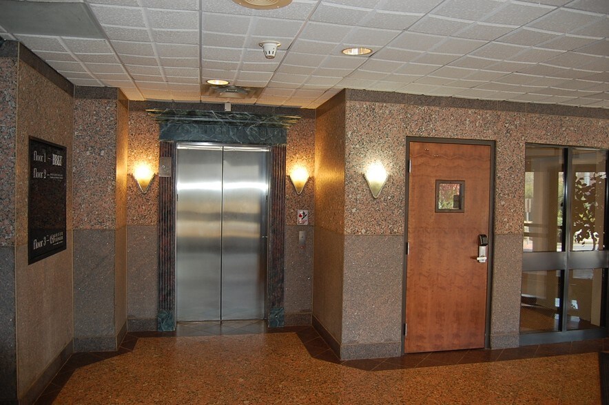 110 Dixie St, Carrollton, GA for lease - Lobby - Image 1 of 4