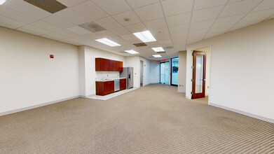 8609 Westwood Center Dr, Vienna, VA for lease Interior Photo- Image 2 of 12