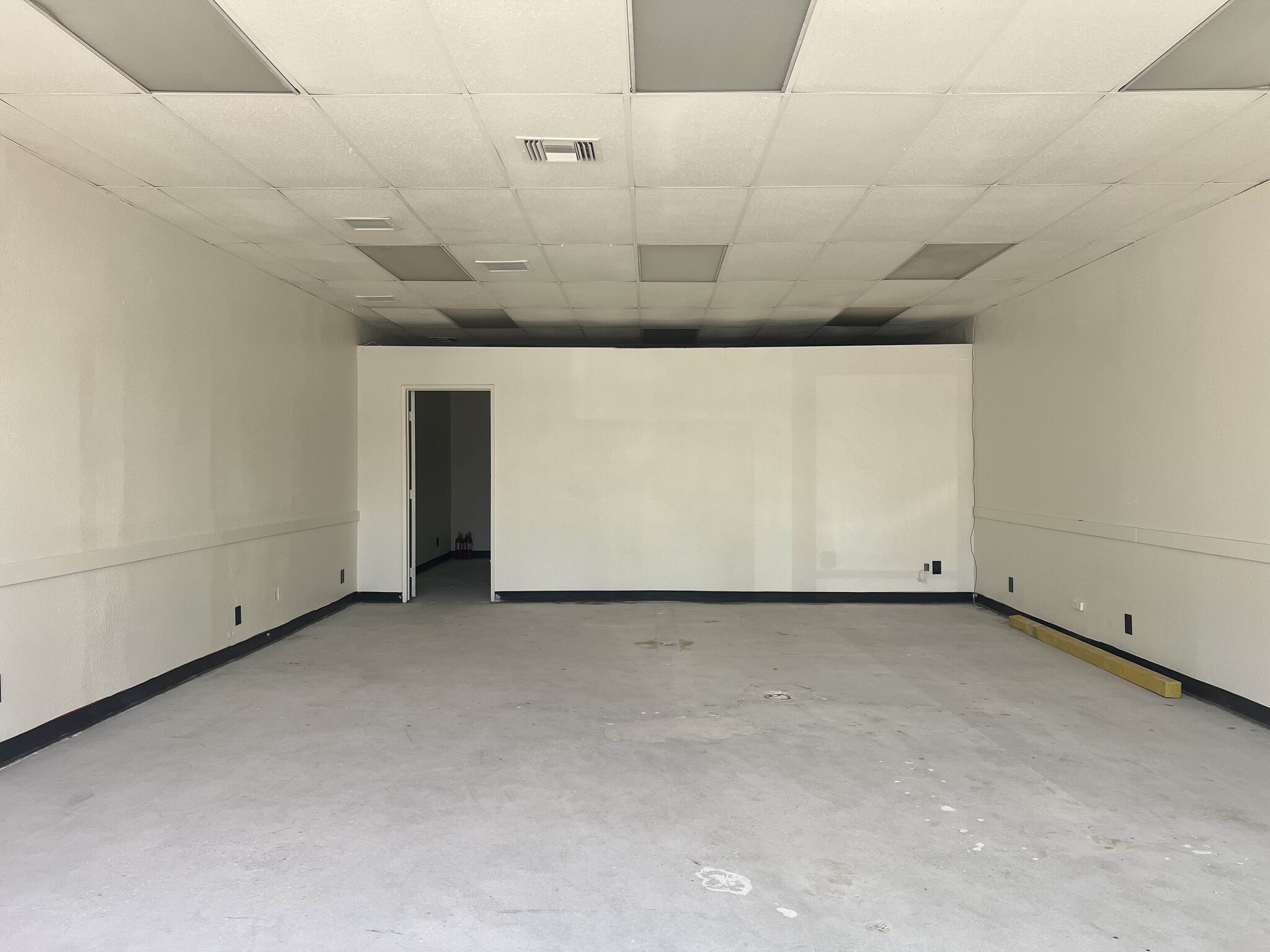 1035-1091 S Mt Vernon Ave, Colton, CA for lease Interior Photo- Image 1 of 3