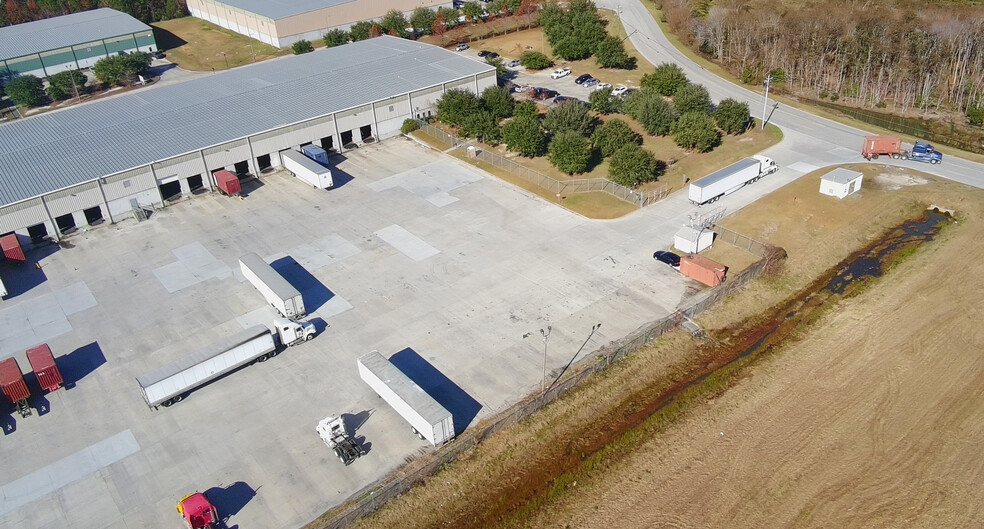 135 Distribution Dr, Savannah, GA for lease - Building Photo - Image 3 of 6
