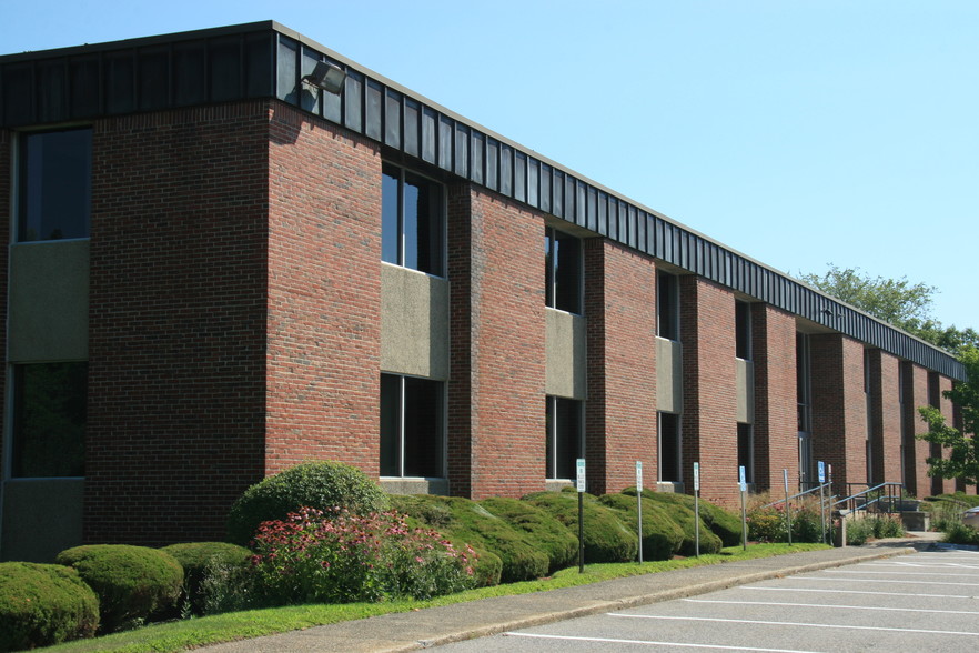 110 Cedar St, Wellesley, MA for lease - Building Photo - Image 2 of 3