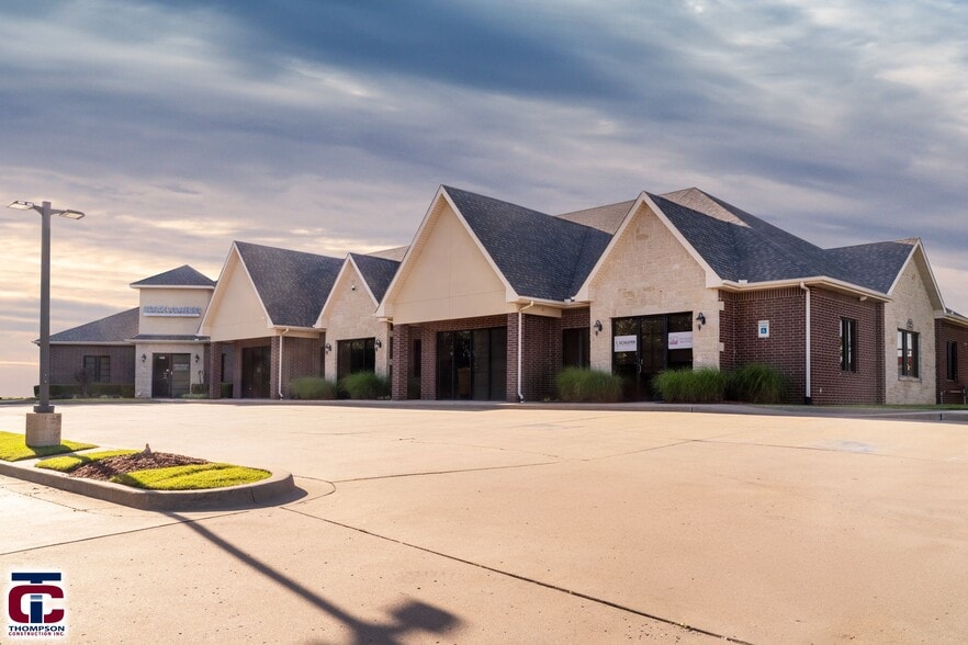 8126 S Mingo Rd, Tulsa, OK for lease - Building Photo - Image 2 of 13