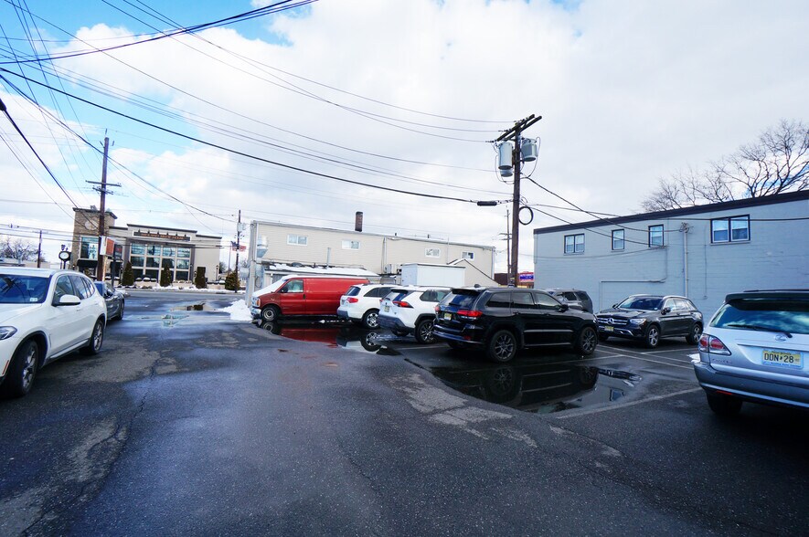 365 N Midland Ave, Saddle Brook, NJ for lease - Building Photo - Image 3 of 12