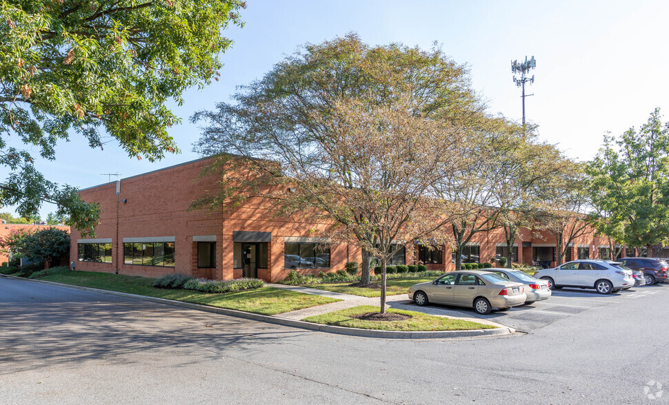 100-166 Business Center Dr, Reisterstown, MD for lease - Building Photo - Image 2 of 14