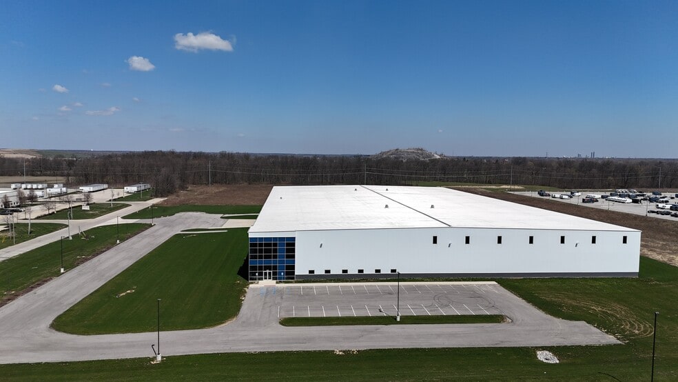 8645 Aviation Dr, Fort Wayne, IN for sale - Building Photo - Image 3 of 8