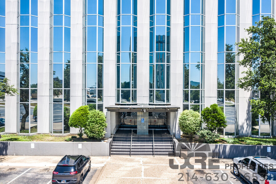 8585 N Stemmons Fwy, Dallas, TX for lease - Building Photo - Image 3 of 15