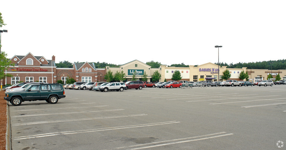 100 Nashua Mall, Nashua, NH for lease - Primary Photo - Image 1 of 10