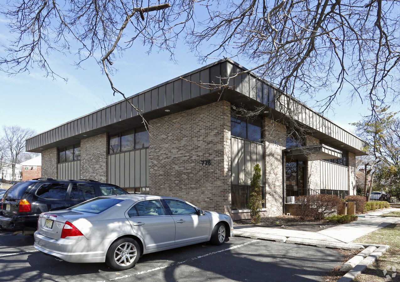 776 Amboy Ave, Edison, NJ 08837