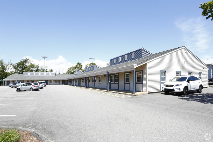 131 Boston Post Rd, East Lyme, CT for lease - Primary Photo - Image 1 of 19