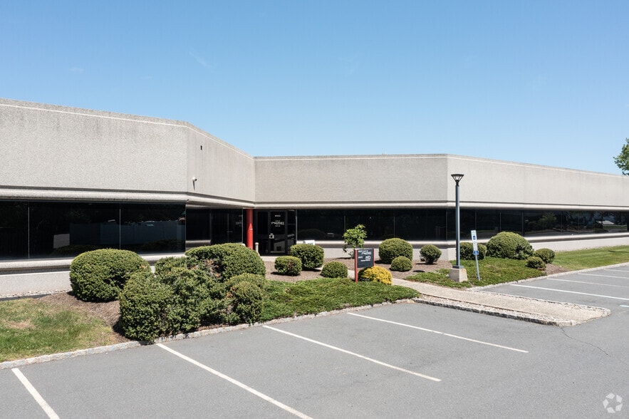 4041 Hadley Rd, South Plainfield, NJ for lease - Building Photo - Image 2 of 7