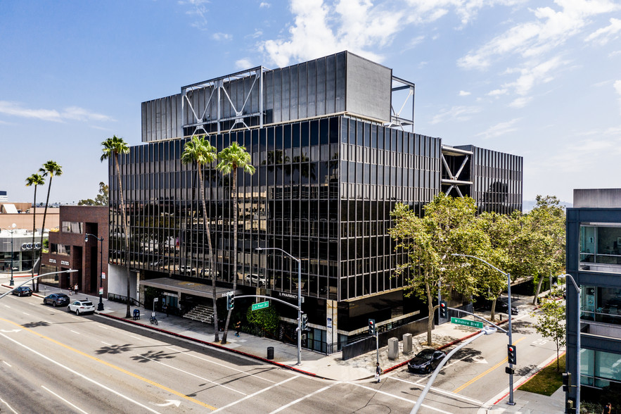 Beverly Hills Medical Center - Convenience Store