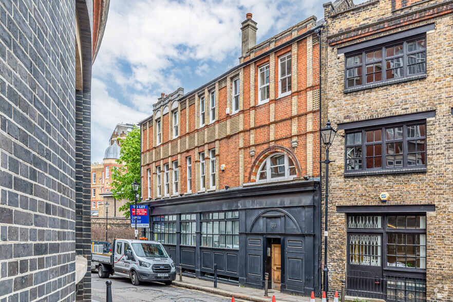 32 Clerkenwell Close, London for lease - Building Photo - Image 2 of 3