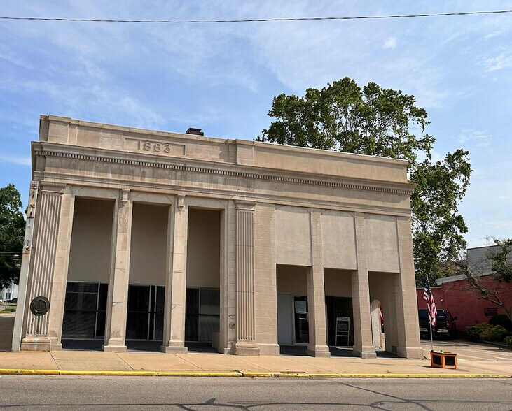 150 W Main St, OH 43832