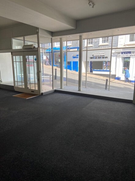 18 Fore St, Kingsbridge for lease - Interior Photo - Image 2 of 8