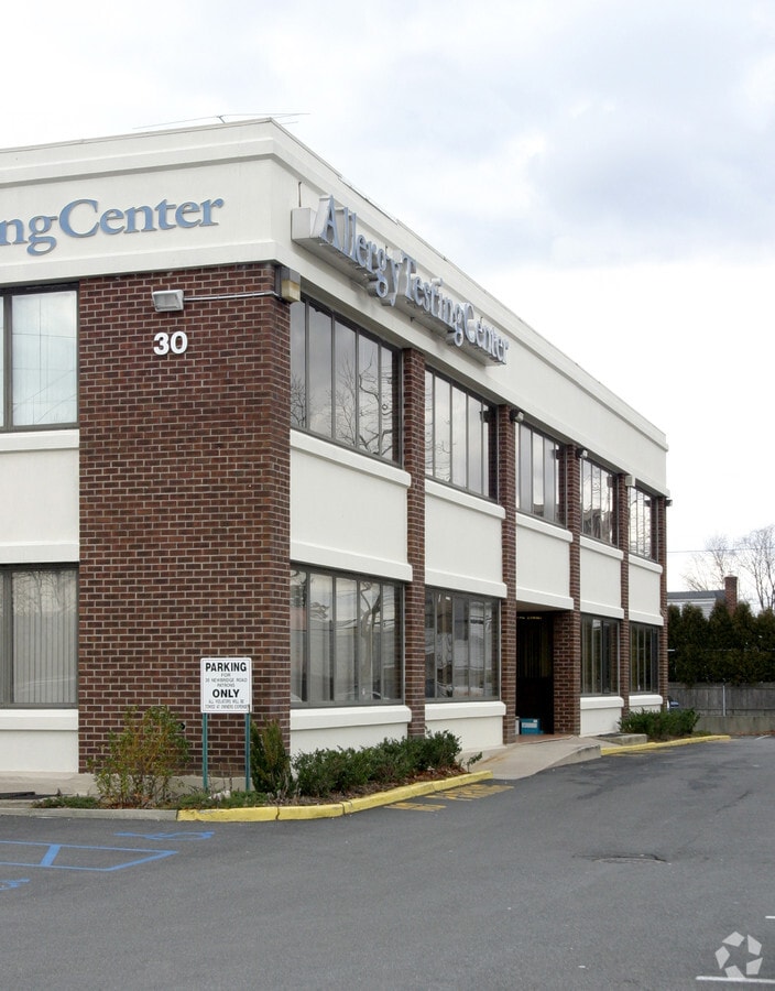 30 Newbridge Rd, East Meadow, NY 11554