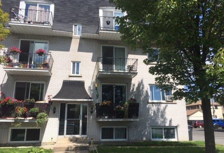 2085 Rue Labelle, Longueuil, QC for sale Primary Photo- Image 1 of 1