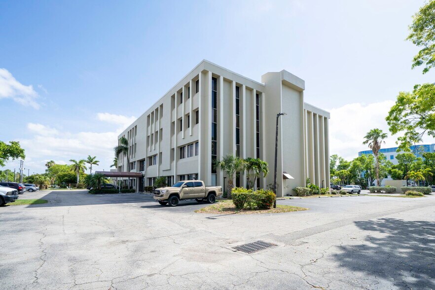 3949 Evans Ave, Fort Myers, FL for lease - Building Photo - Image 2 of 42