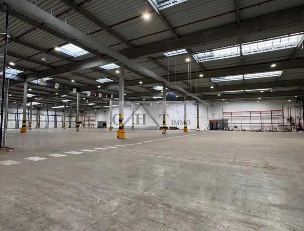 Office in Tremblay-en-France for lease Interior Photo- Image 1 of 5