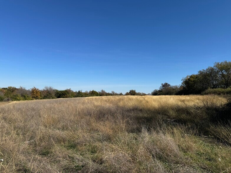 6352 Bonnie View Rd, Dallas, TX for sale - Building Photo - Image 2 of 8