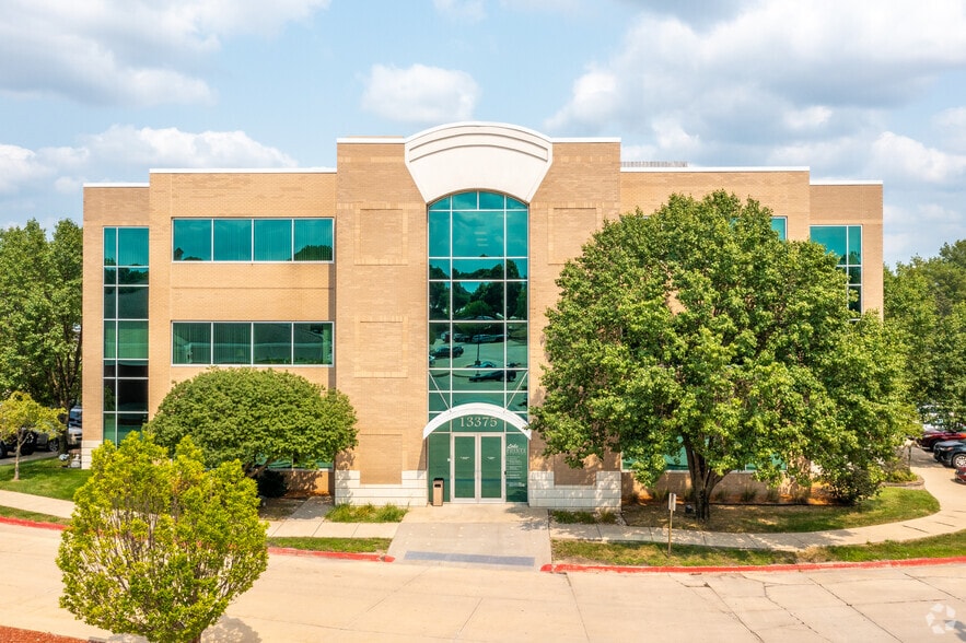 13375 University Ave, Clive, IA for lease - Building Photo - Image 2 of 4