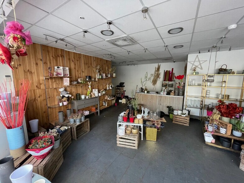 38 Rue Du Général Leclerc, Montesson for lease - Interior Photo - Image 3 of 6