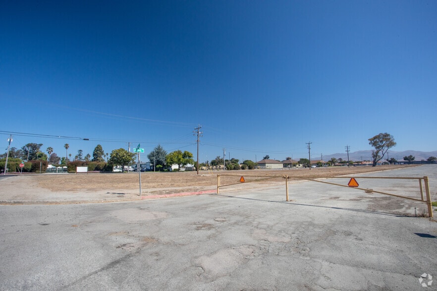 Mortensen Ave, Salinas, CA for lease - Building Photo - Image 2 of 4