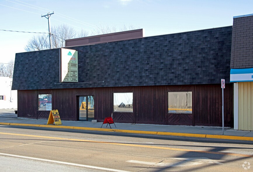 16 Mantorville Ave N, Kasson, MN 55944