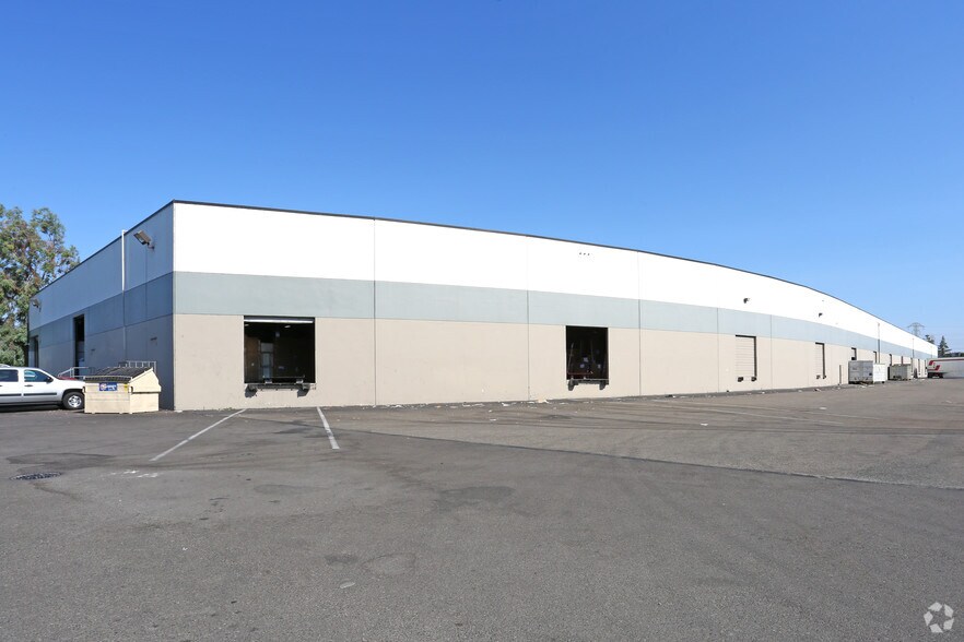 4067 W Shaw Ave, Fresno, CA for sale - Building Photo - Image 3 of 6