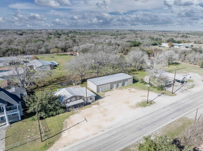 713 N Riedel St, Yorktown, TX for sale - Primary Photo - Image 1 of 1