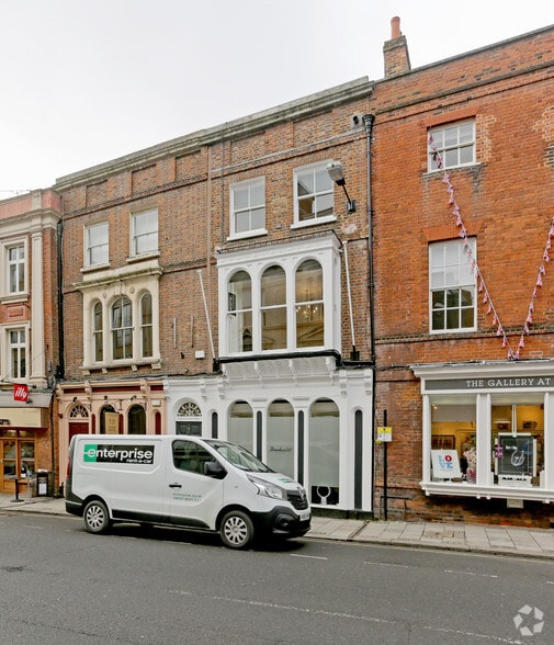 7 High St, Windsor for lease - Primary Photo - Image 1 of 8