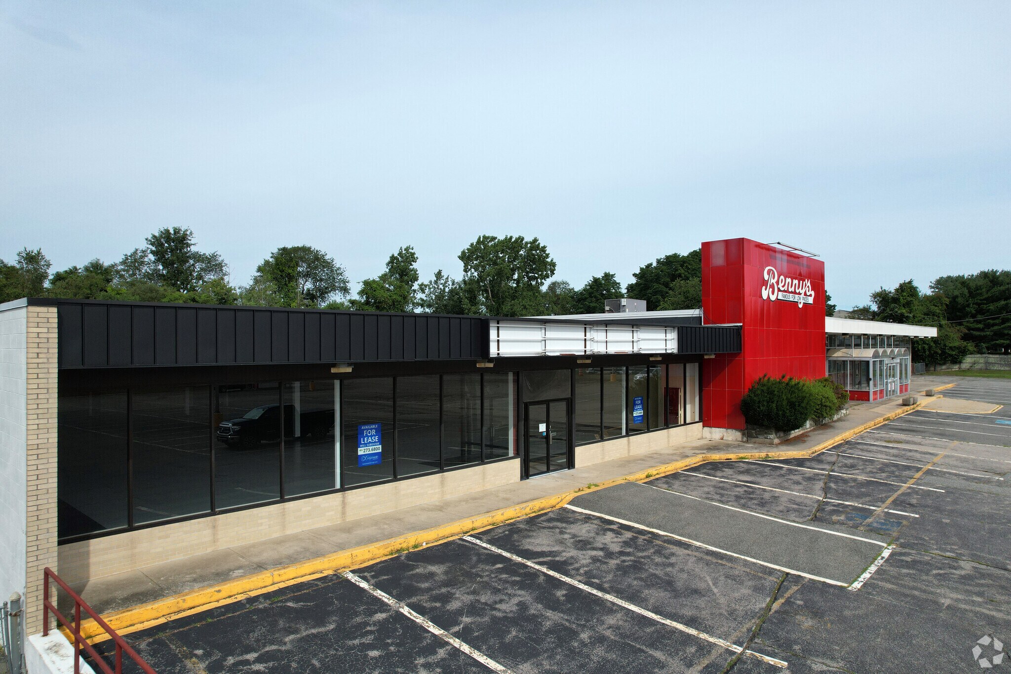 655 Metacom Ave, Bristol, RI for sale Primary Photo- Image 1 of 1