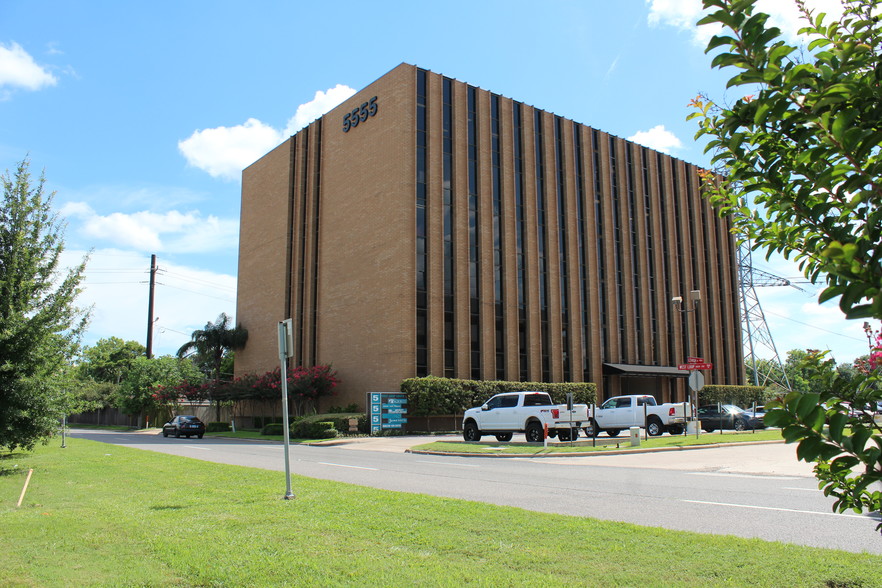 5555 West Loop South, Bellaire, TX for lease - Building Photo - Image 1 of 13