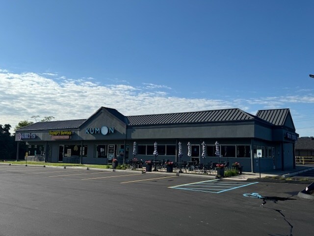 6393-6493 Farmington Rd  