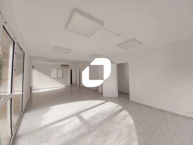 Office in Béziers for lease - Interior Photo - Image 1 of 10