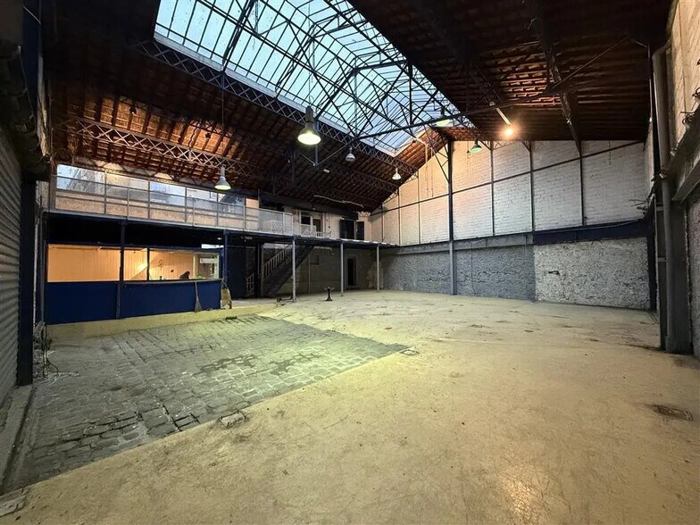 Retail in Paris for lease - Building Photo - Image 2 of 7