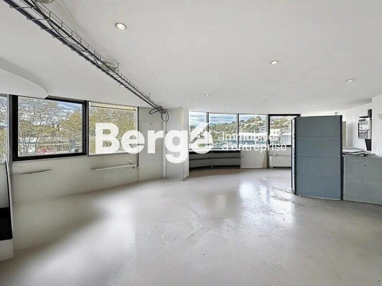 Office in Le Cannet for sale - Building Photo - Image 2 of 4