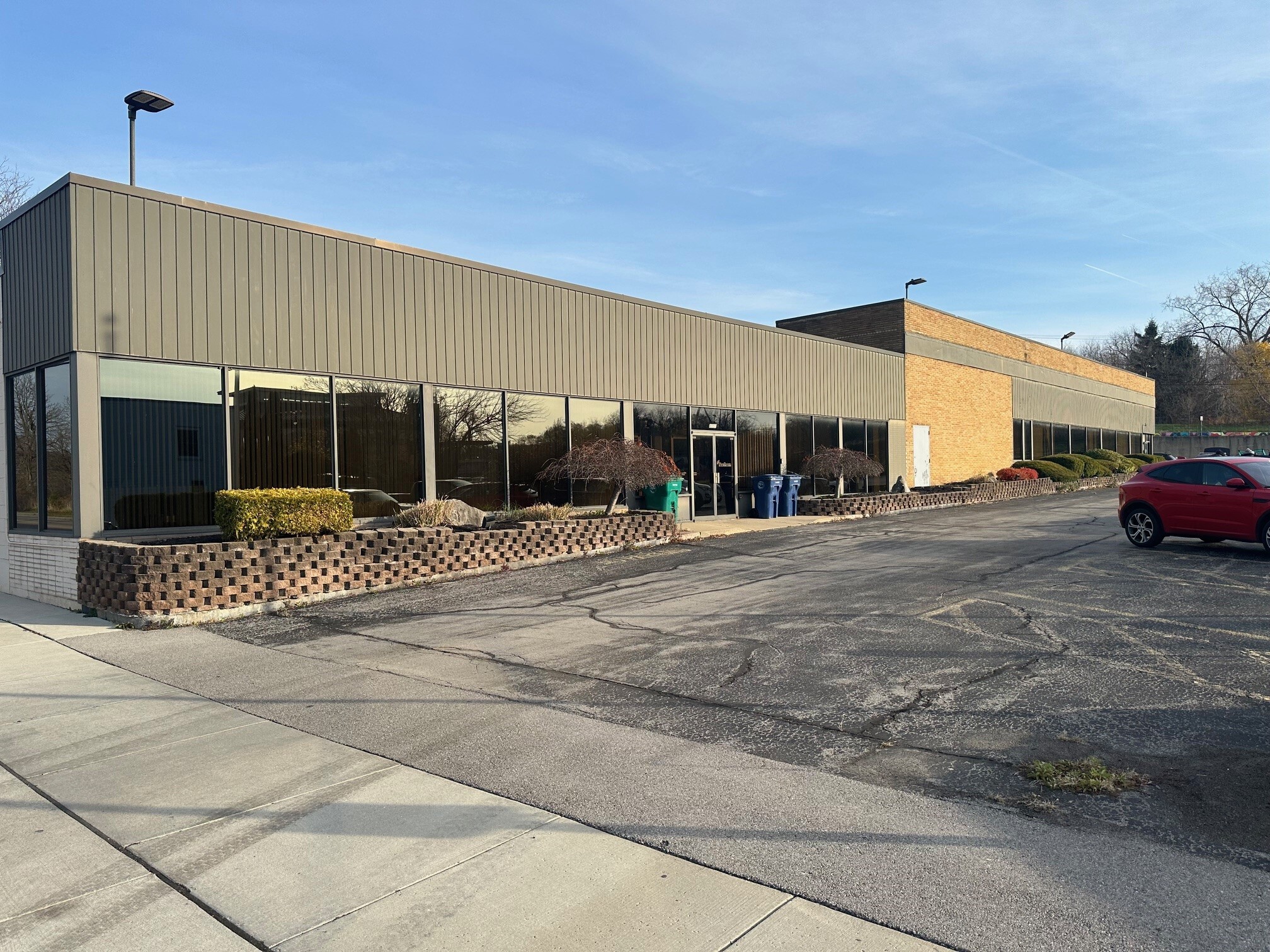 2351 Whirlpool St, Niagara Falls, NY for lease Building Photo- Image 1 of 16