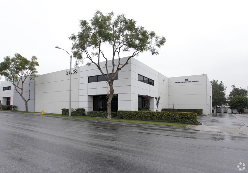 21068 Commerce Pointe Dr, Walnut, CA for lease - Primary Photo - Image 2 of 6