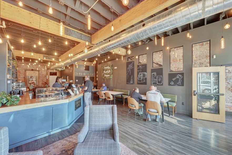 6128 Havelock Ave, Lincoln, NE for lease - Interior Photo - Image 3 of 8