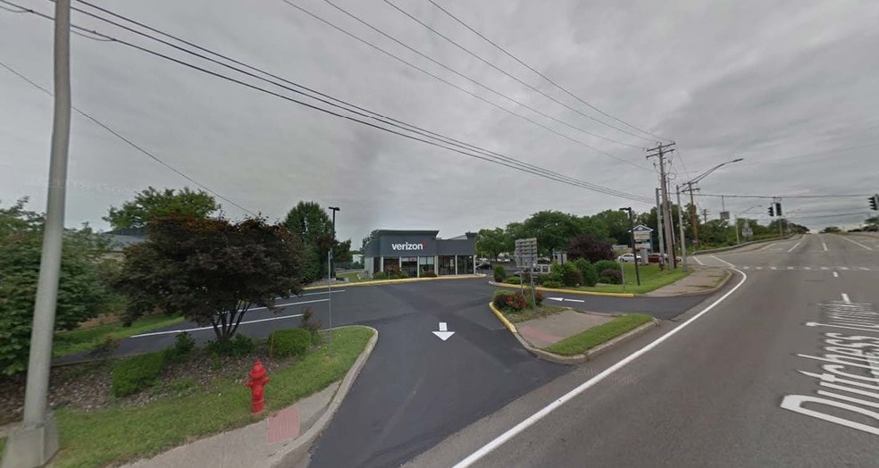 661 Dutchess Tpke, Poughkeepsie, NY for lease - Building Photo - Image 2 of 4