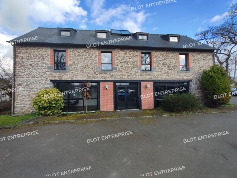 Office in Miniac-Morvan for lease - Building Photo - Image 1 of 7