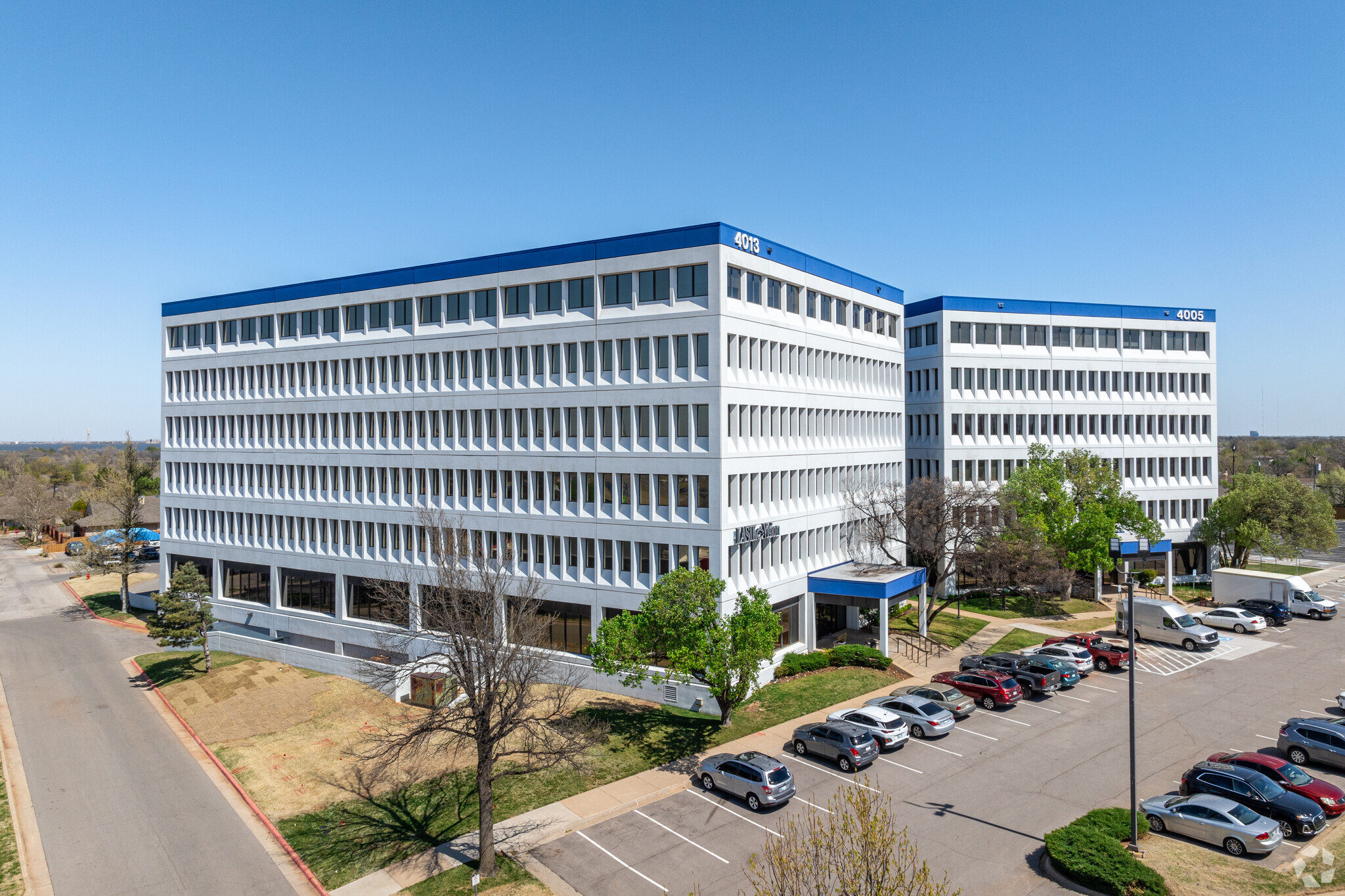 4013 NW Expressway, Oklahoma City, OK for lease Building Photo- Image 1 of 7